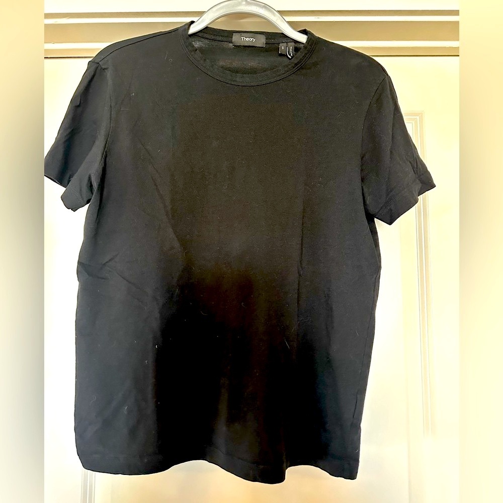 Men’s Theory size Small black basic tee